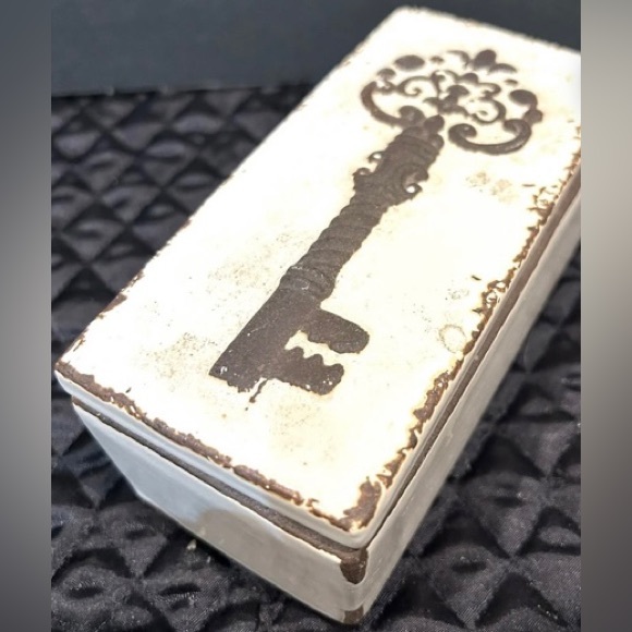 “Notting Hill” unique Ceramic Key box NWT, perfect storage for almost anything! - Picture 3 of 4